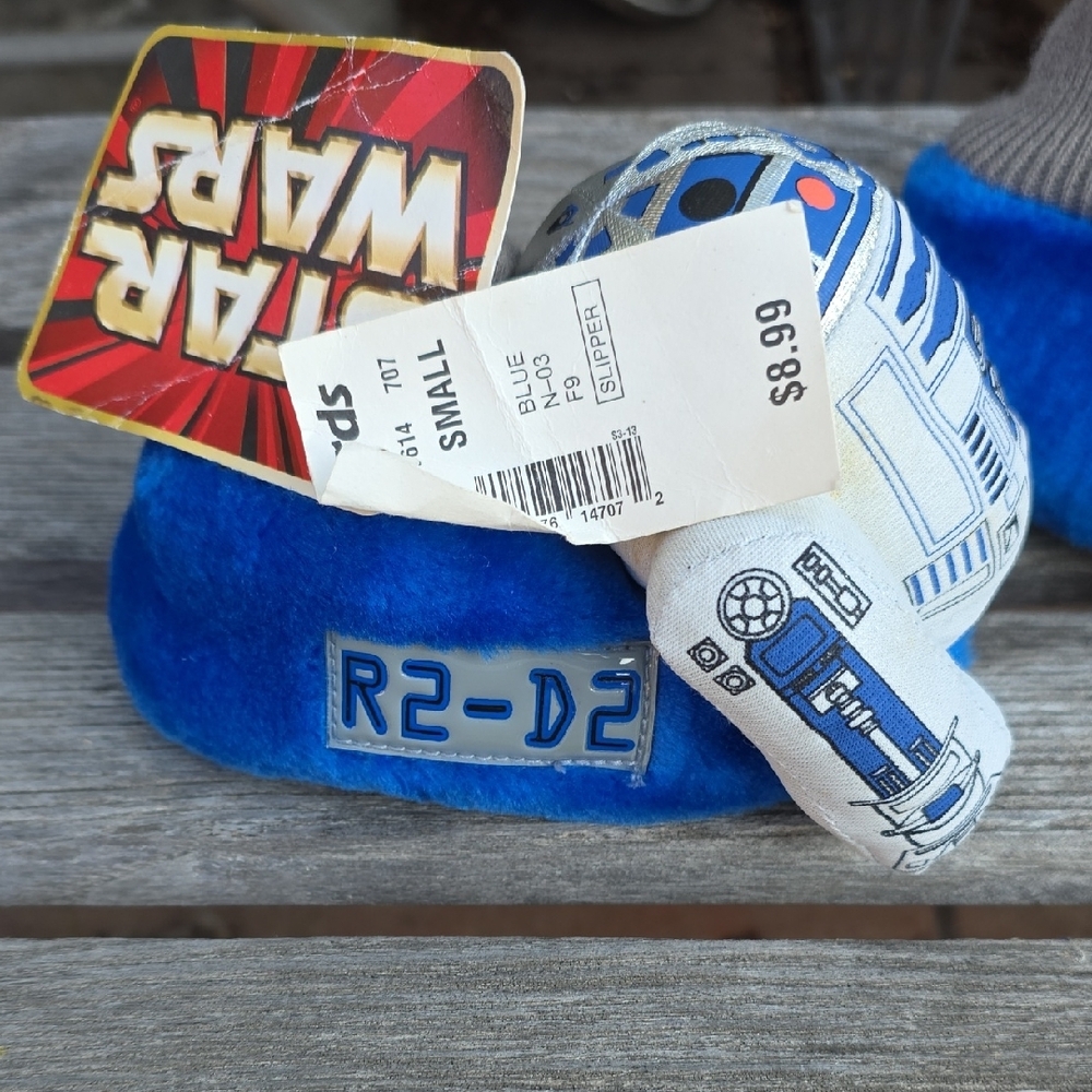 Star Wars Blue R2-D2 Baby Slippers - Picture 2 of 3
